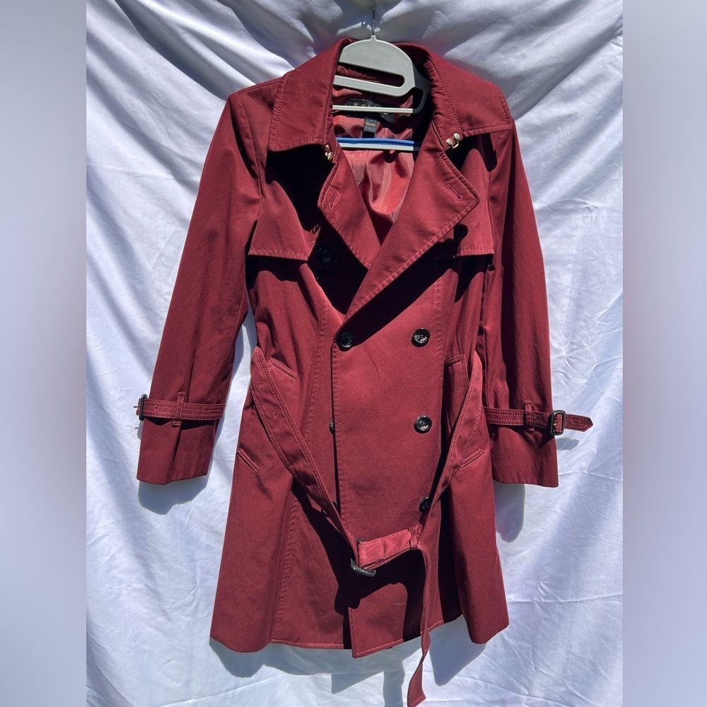 EUC E-Land trench coat beautiful rich color with belt Size M womens